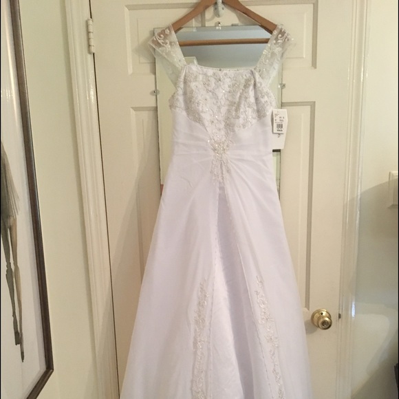 Wedding Dress - Picture 4 of 5